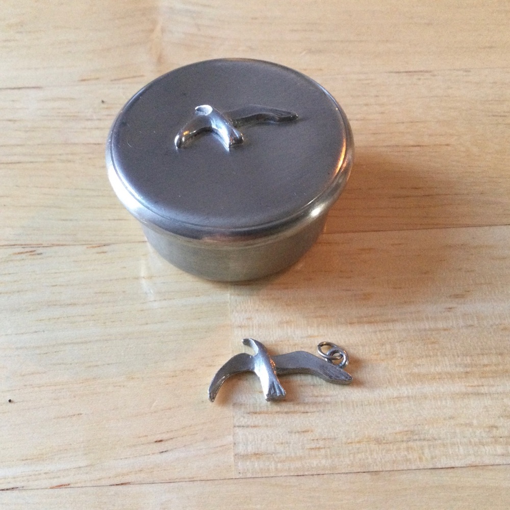 Fine Pewter Zinn Pendant & box Made in Canada
